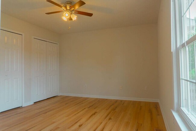 Building Photo - 9836 Plaza View Way