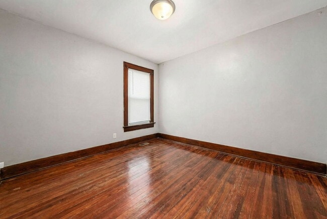 Building Photo - 398 E Northwood Ave