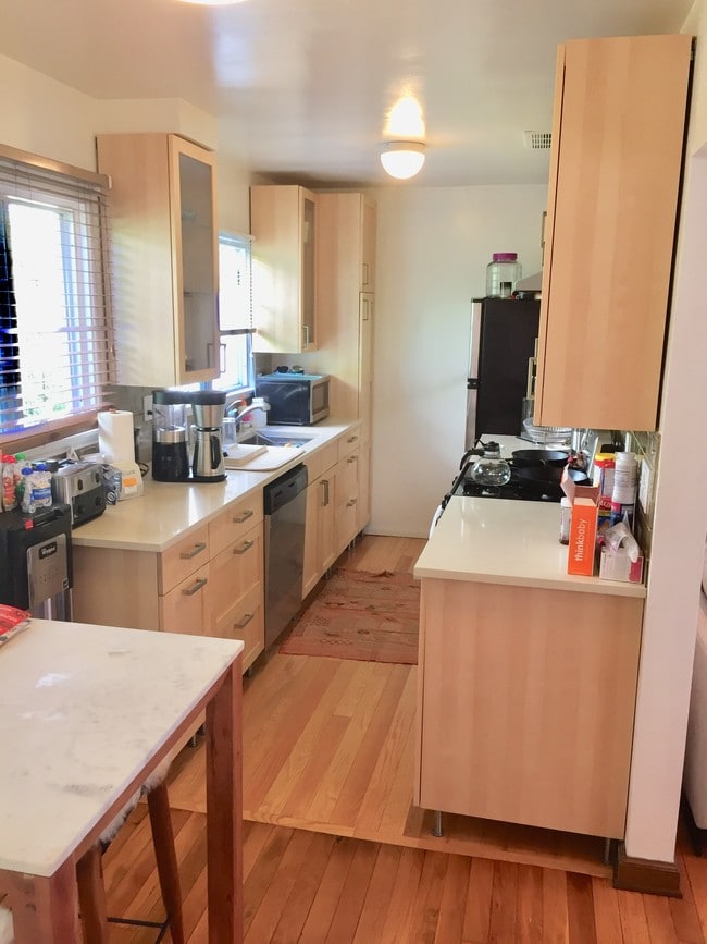 Building Photo - 2329 Clark Ave