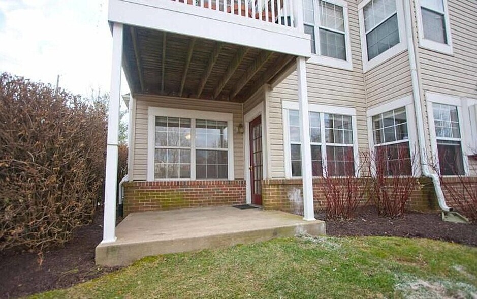 Building Photo - 933 Hillside Lake Ter