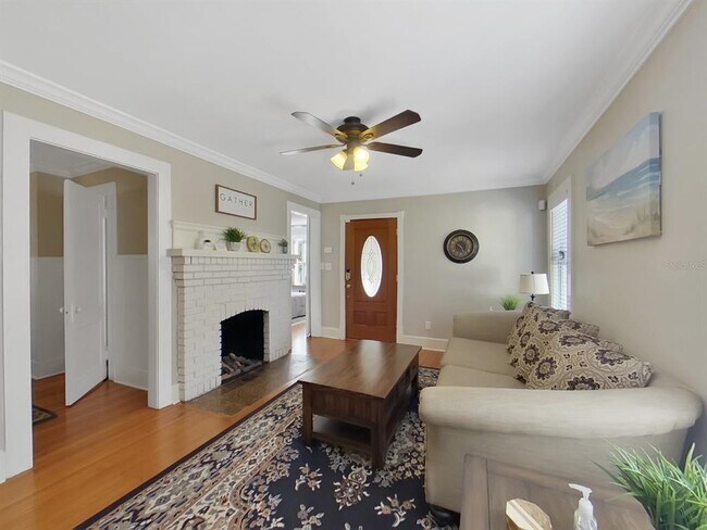 Building Photo - 614 8th St N