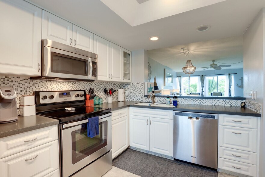 Building Photo - 2400 S Ocean Dr