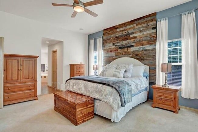 Building Photo - 2030 Silver Creek Dr