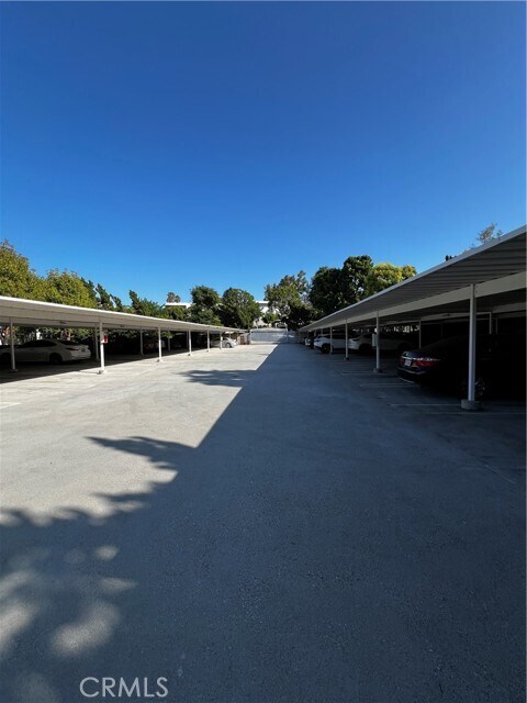 Building Photo - 1326 W Park Western Dr