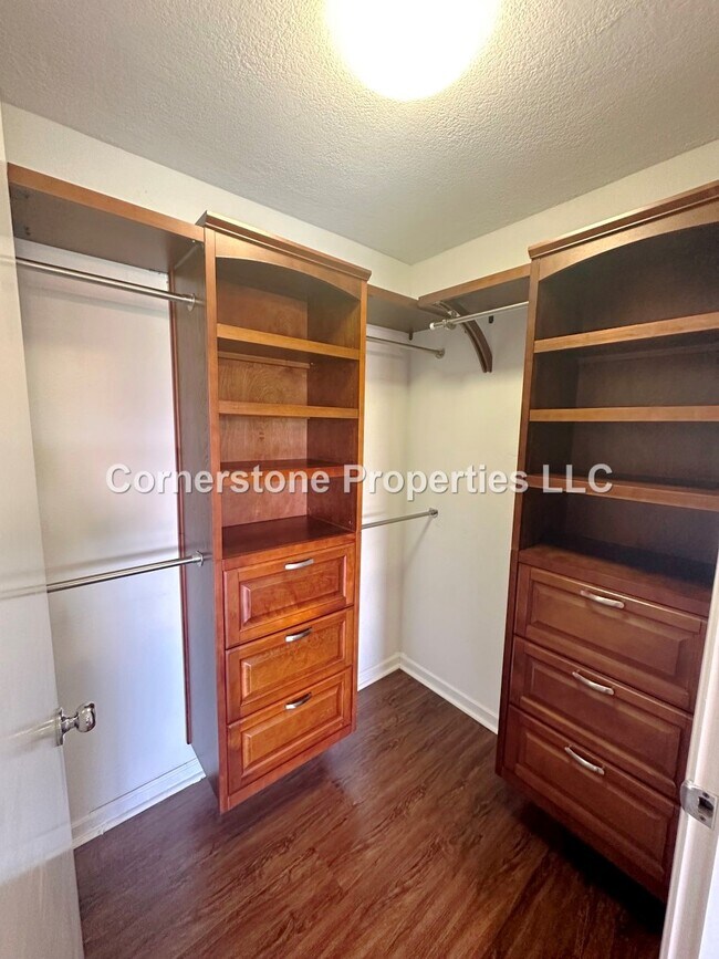 Building Photo - 94-545-545 Lumiaina St