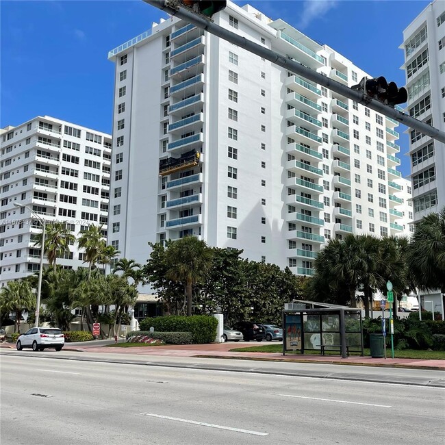 Building Photo - 5001 Collins Ave