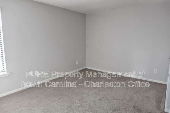 Building Photo - 8016 Thelen St