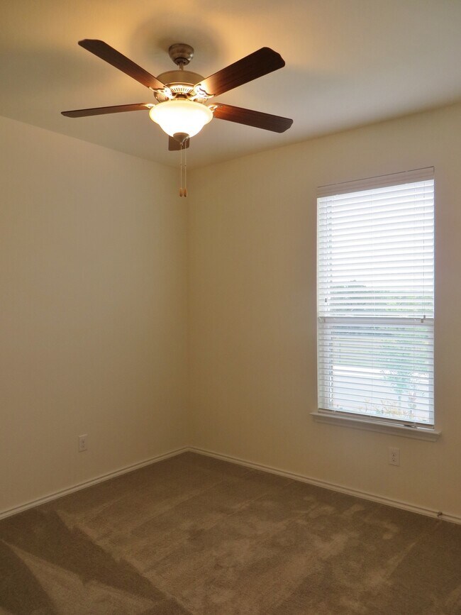 Building Photo - 4 Bedroom 2 Bathroom Creekside At Georgetown Village Home