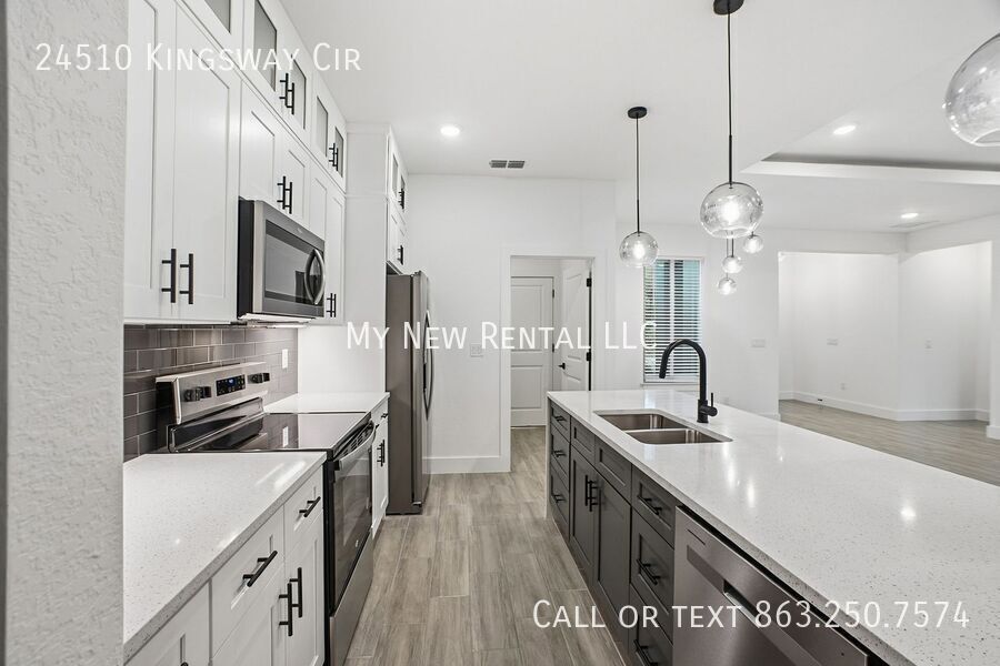 Building Photo - 24510 SW Kingsway Cir