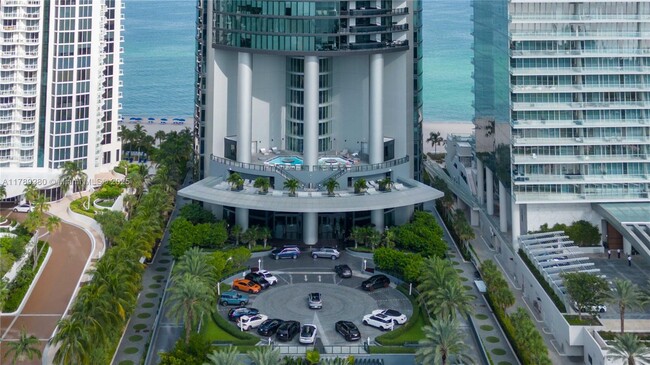 Building Photo - 18555 Collins Ave