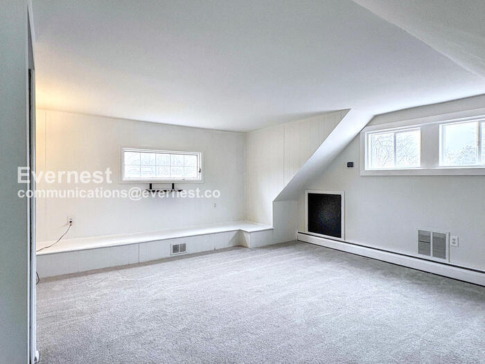 Building Photo - 9 Country Club Dr