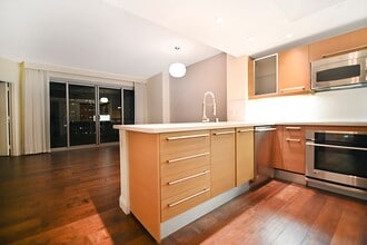 Building Photo - Turnberry Towers 2705W-City/Golf Course Vi...