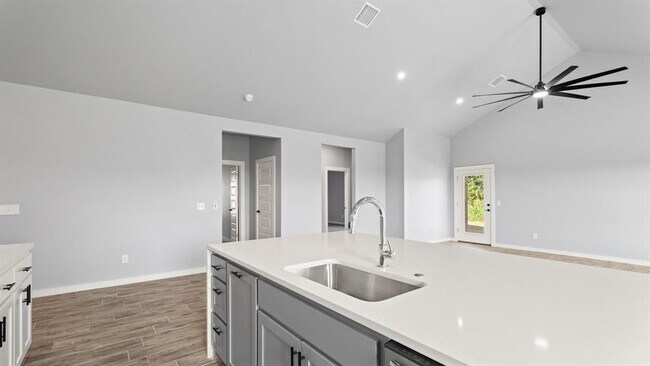 Building Photo - 520 Kearny Ln