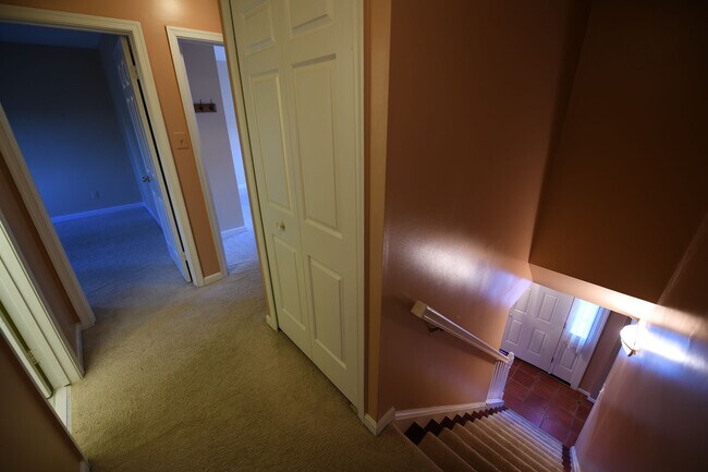 Building Photo - Gorgeous 4 BR 2+2 Baths Colonial - Finished Walk-Out Basement and Car Garage