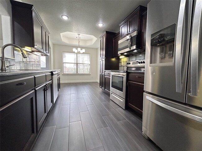 Building Photo - 910 Sunset Ln