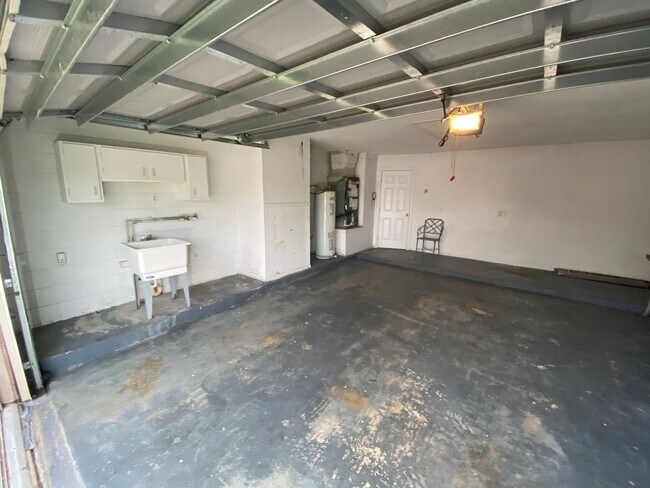 Building Photo - 3/2/2 Deltona available January 5, 2026