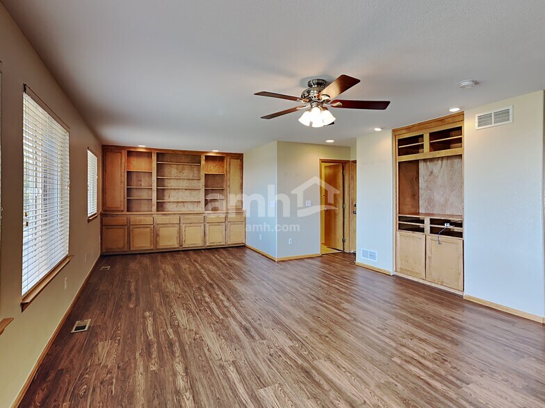 Building Photo - 6293 Brantly Ave