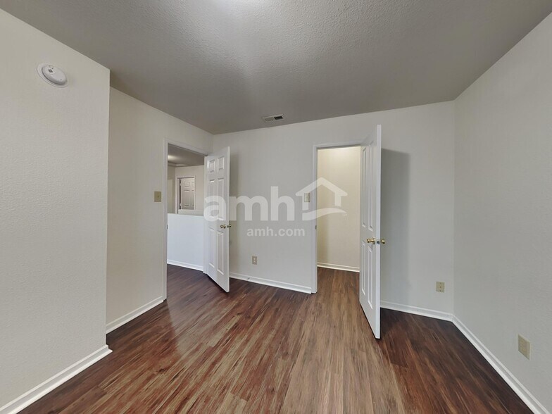 Building Photo - 8045 Bach Dr