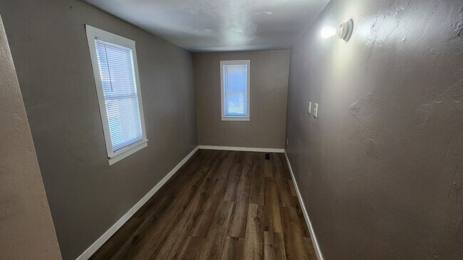 Building Photo - 1400 Pine St
