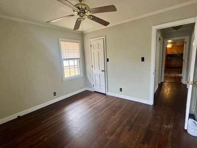 Building Photo - 318 Leola Dr