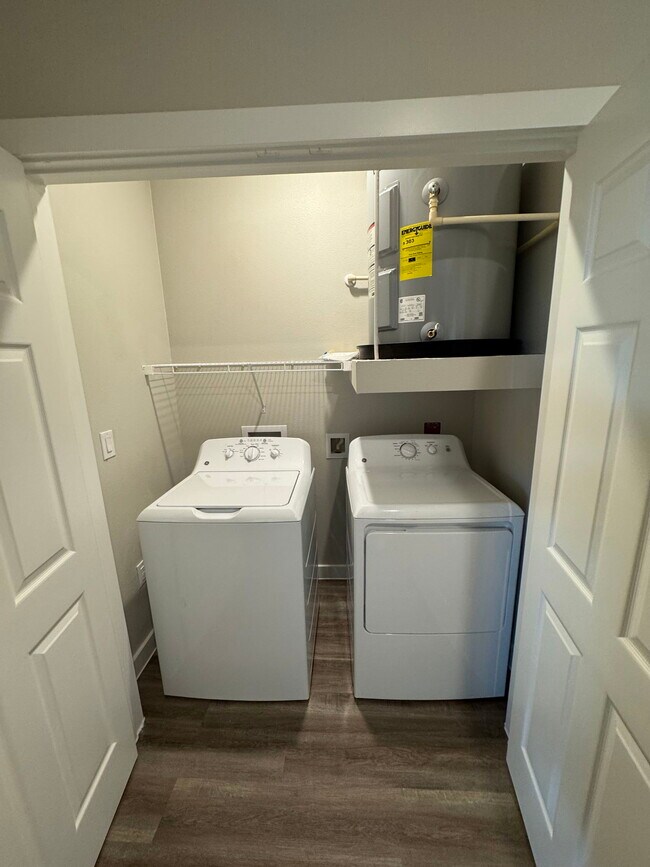 Building Photo - 5000 Overboard Cv