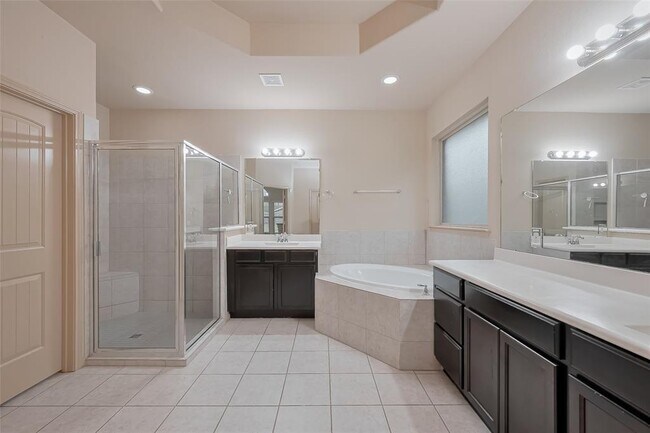 Building Photo - 4410 Fenetre Forest St