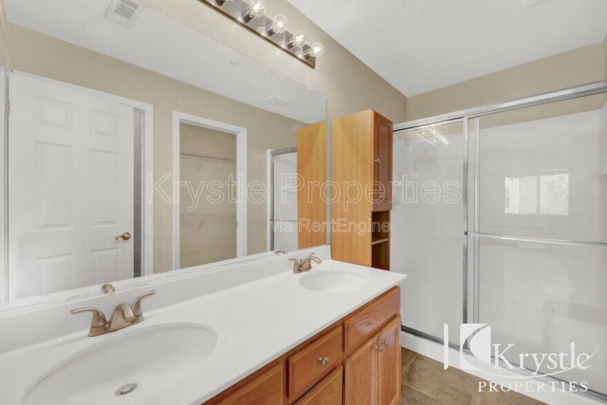 Building Photo - 322 Clearpointe Dr