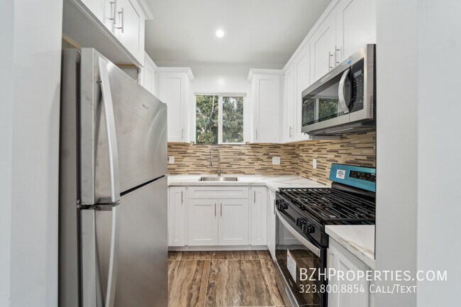 Building Photo - 1267 Vin Scully Ave