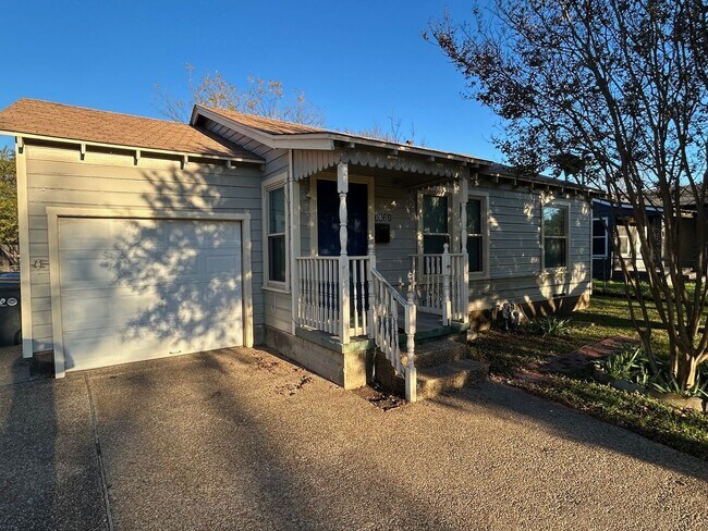 Building Photo - Updated North Waco Home