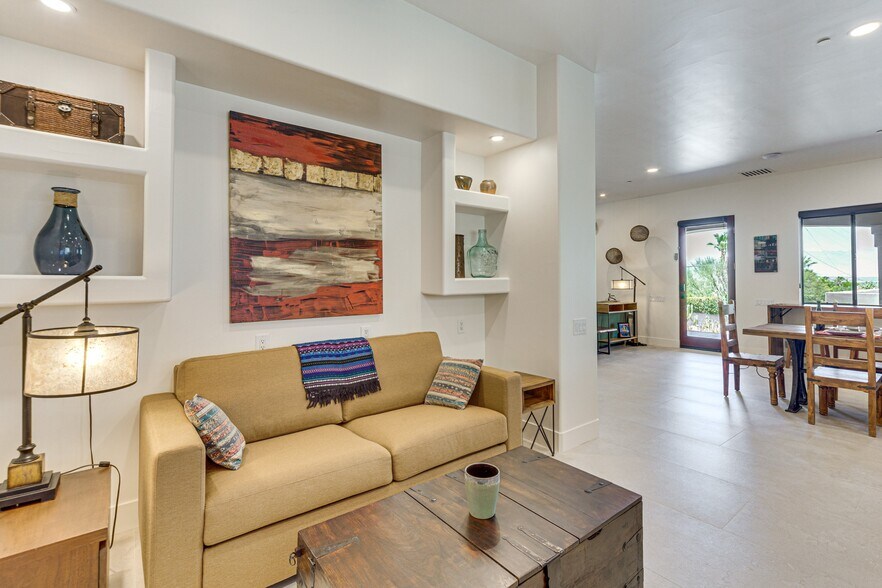Building Photo - 2800 Cholla Pl