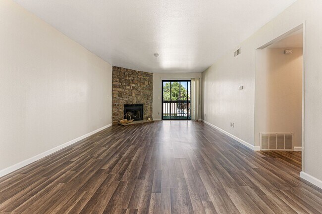 Building Photo - Renovated 2-Bed/2-Bath Condo in Tall Pines, Lakewood!