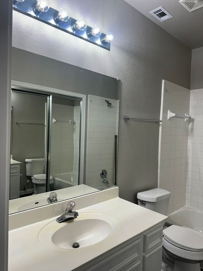 Building Photo - 1503 Cedar Park Dr
