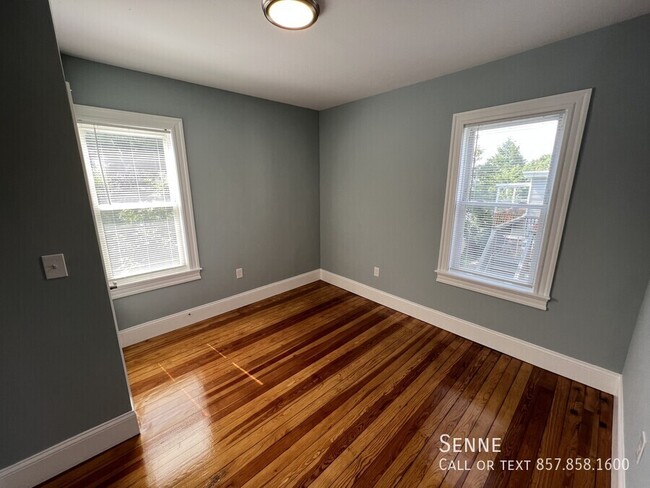 Building Photo - Spacious 4-Bed, 2-Bath in Somerville – Ava...