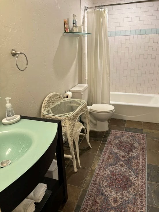 Building Photo - 1015 NE Mustang Dr