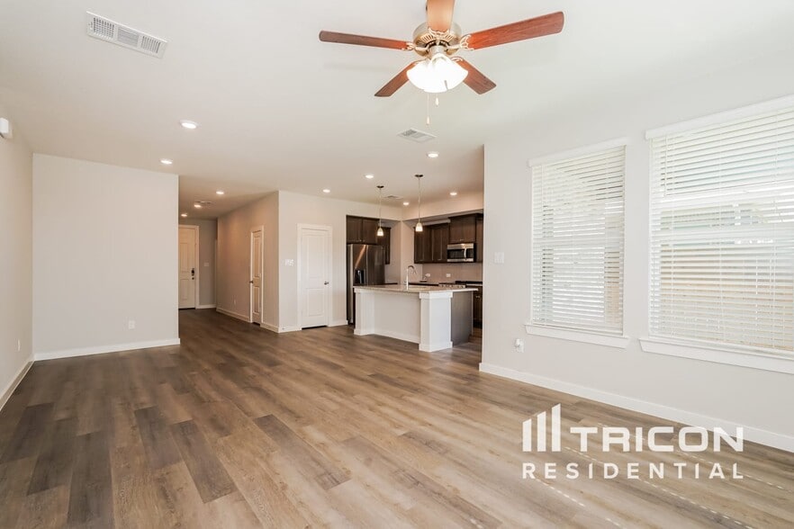 Building Photo - 8101 Howell Oak Dr