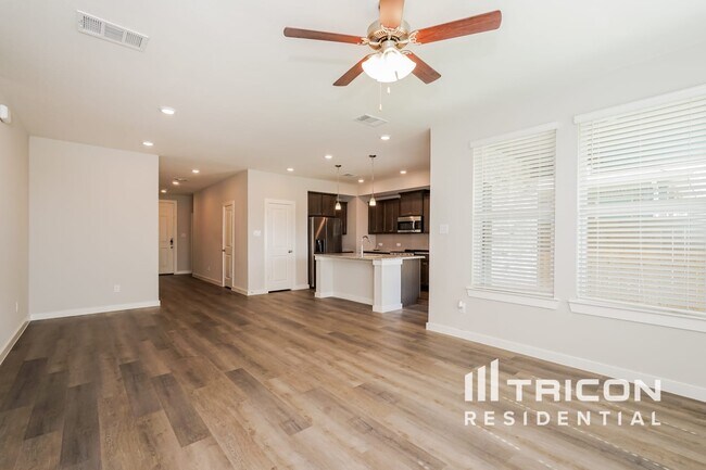 Building Photo - 8020 Brookhaven Dr
