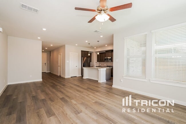 Building Photo - 8101 Howell Oak Dr