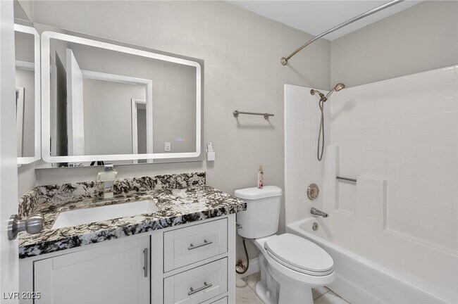 Building Photo - 492 Chelsea Dr