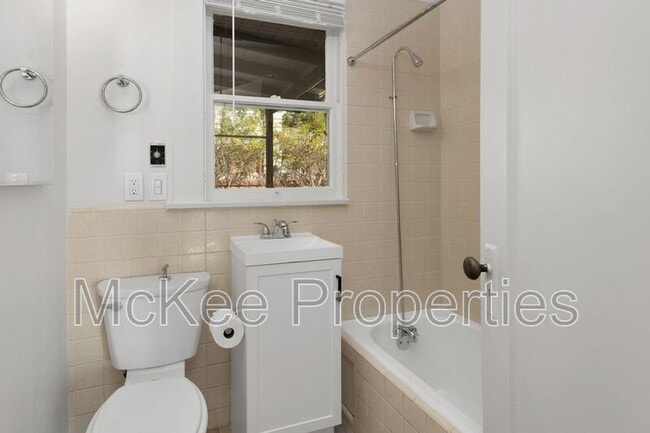 Building Photo - 1115 F Ave