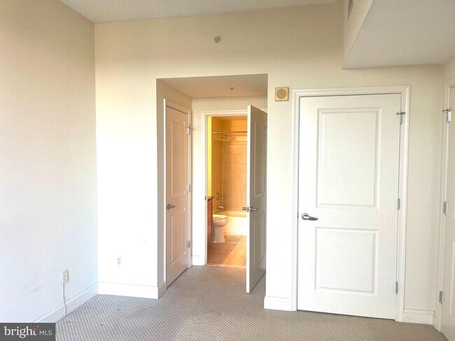 Building Photo - 1020 N Highland St