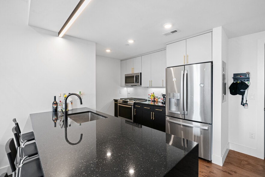 Primary Photo - 1501 N 31st St