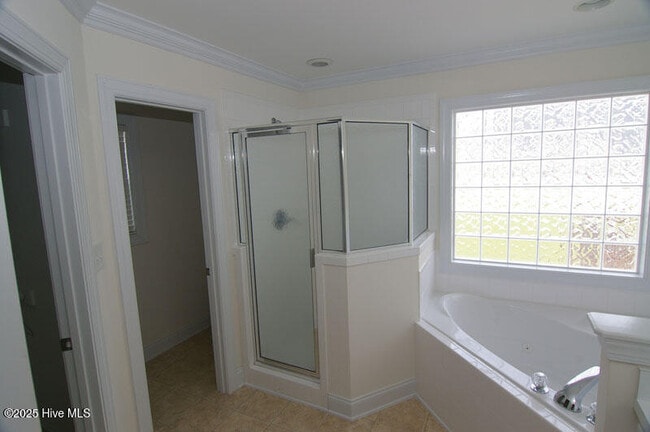 Building Photo - 2104 Cherrytree Ln