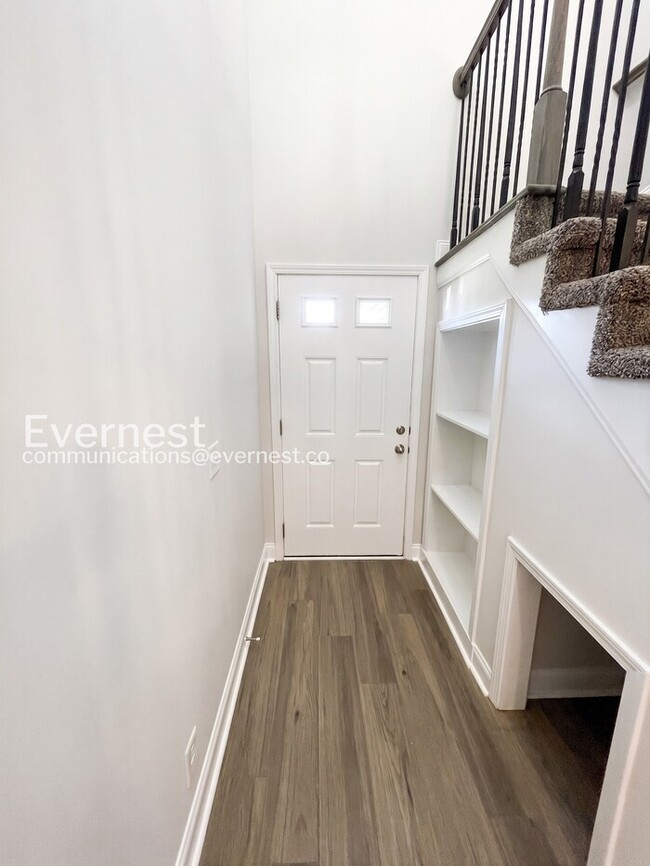 Building Photo - 215 King Rd