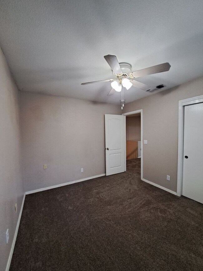 Building Photo - Comfortable 3BR Two-Story Home in Secure Fresno Community!