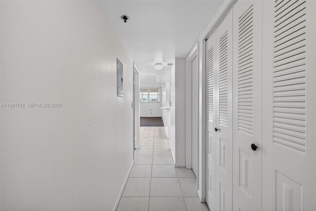 Building Photo - 3100 W Rolling Hills Cir