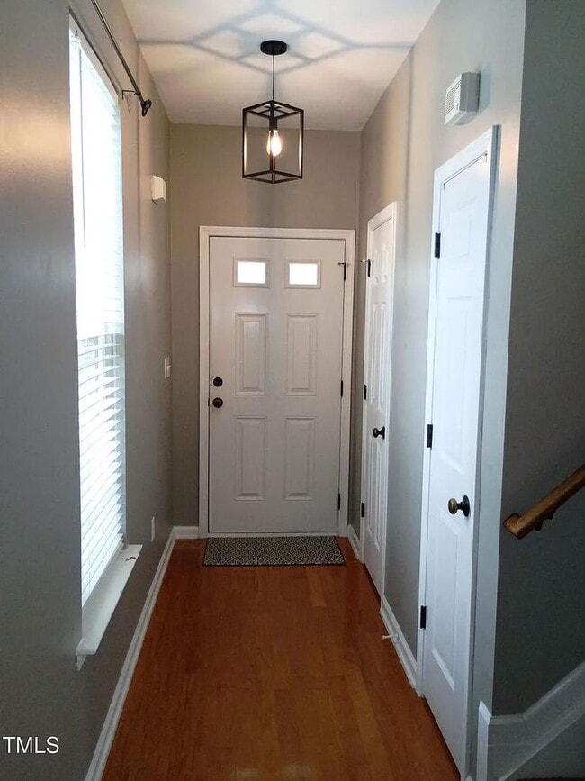 Building Photo - Sought After Riverwood Townhome!