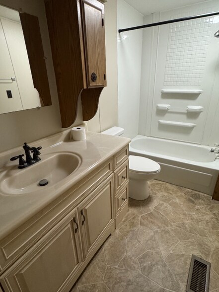 Building Photo - 4664 US-30