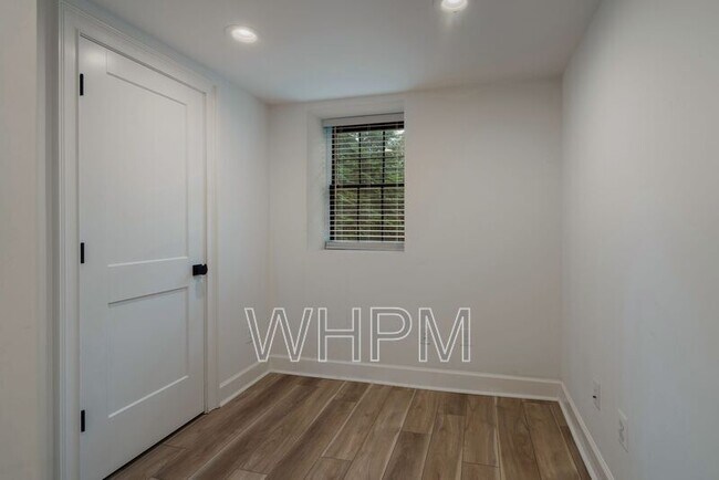 Building Photo - 541 Skyview Dr