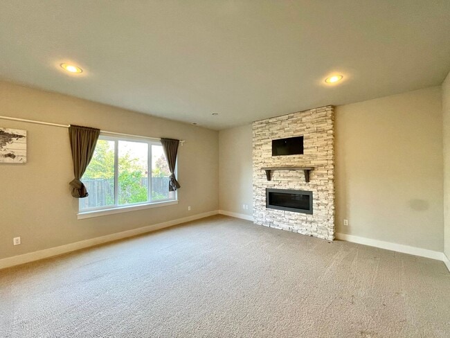 Building Photo - Great Home For Rent