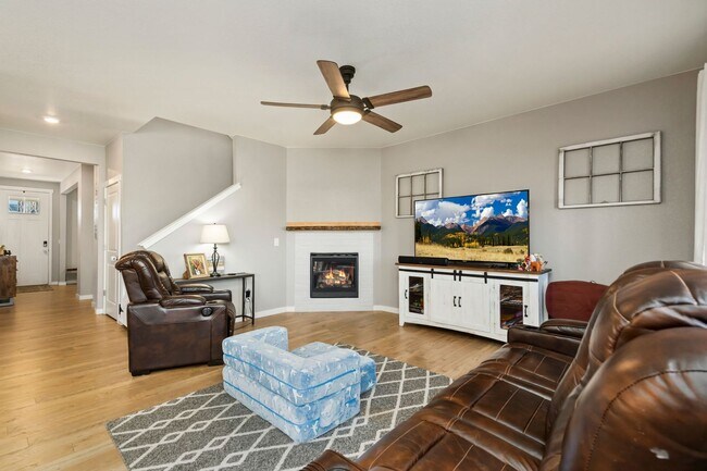 Building Photo - 4 Bedroom Overlooking Orchard in Windsor